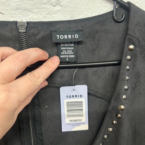 Torrid 4X Black Faux Suede Peplum Tank Studded Scoop Neck Boho Dark Feminine NWT - Picture 2 of 7